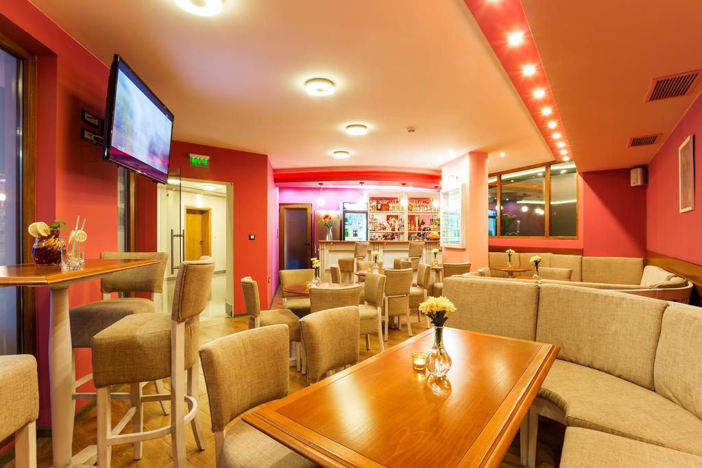 Aparthotel Prostor Kavarna Extérieur photo